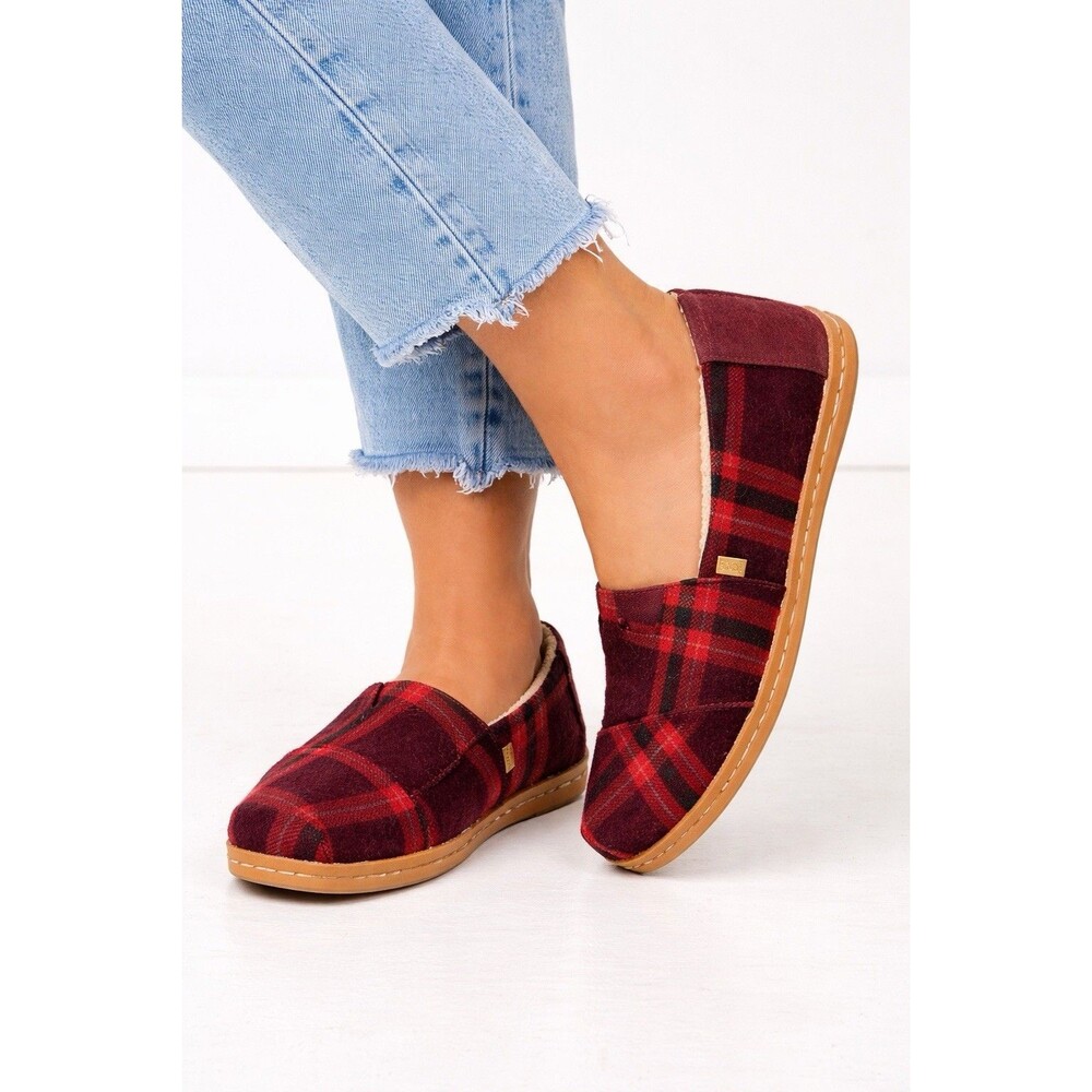 TOMS Women’s 9 Burgundy Plaid Slip On Loafers Fleece Lined Comfort Flats Shoes